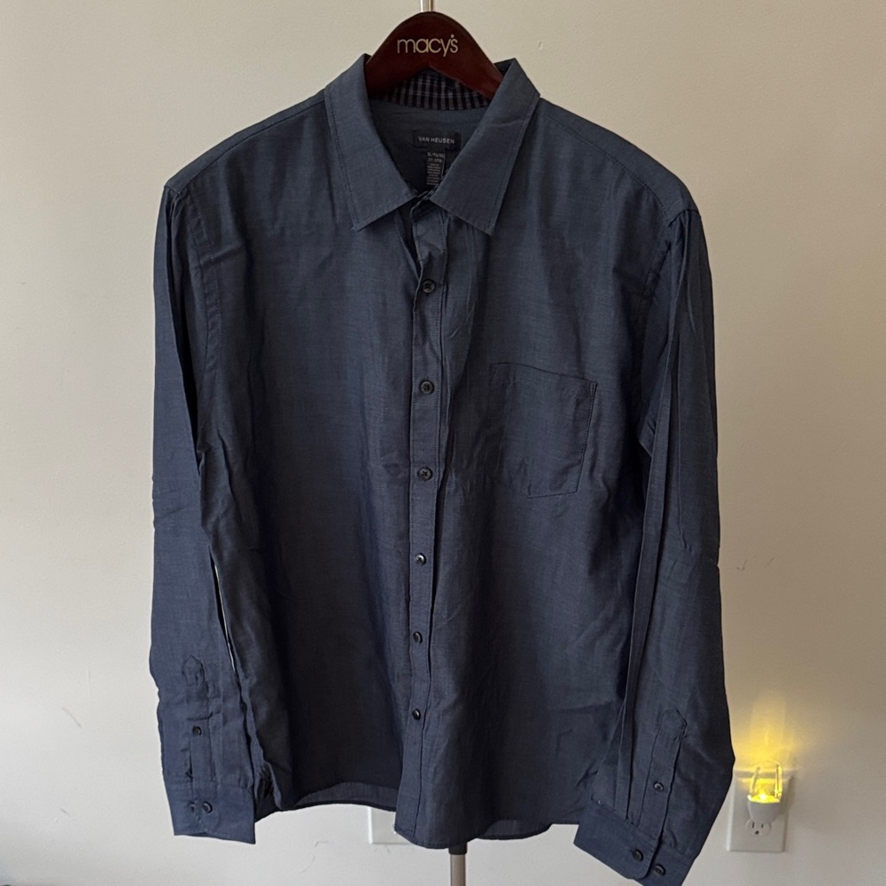 Van Heusen Men’s Dress Shirt
Size XL